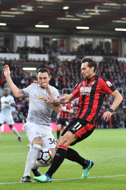 他活跃在三 他活跃在三